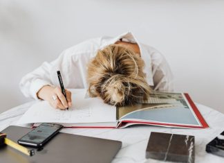 10 motive pentru care nu ar trebui sa parasesti jobul pe care il urasti