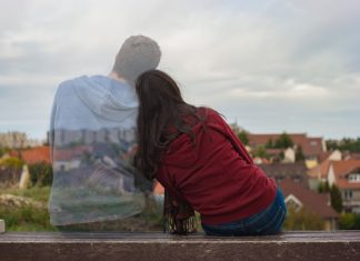 6 pasi pentru a depasi despartirea de o persoana pe care trebuie sa o vezi tot timpul