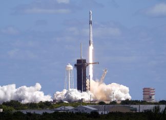 SpaceX s-a lansat spre Statia Spatiala alaturi de NASA si de un astronaut rus
