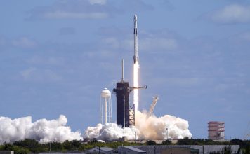 SpaceX s-a lansat spre Statia Spatiala alaturi de NASA si de un astronaut rus
