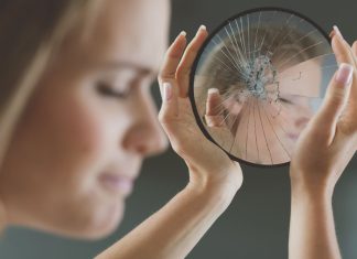 Cum sa indepartati gandurile negative si sa construiti o stima de sine puternica