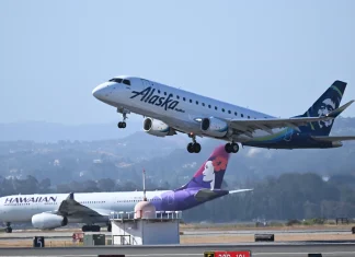 Alaska Air va cumpara Hawaiian Airlines