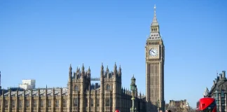 Muncitorii britanici pierd mii de lire sterline pe masura ce nivelul de trai scade