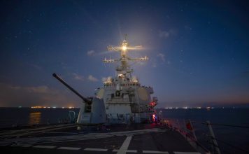 Nave comerciale lovite de rachete balistice in Marea Rosie