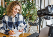 Sistemele de recompensare de care beneficiaza creatorii de continut in industria de entertainment si streaming